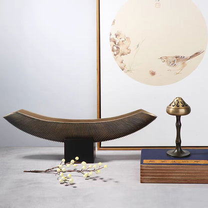 Dekorativt bådformet ornament i harpiks – sort og guld, 50 cm