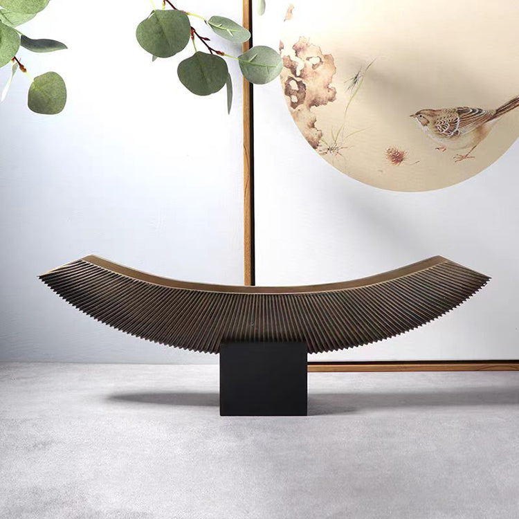 Dekorativt bådformet ornament i harpiks – sort og guld, 50 cm